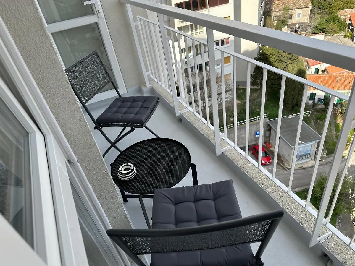 アパート Fiorino Apartment-Studio With Balcony リエカ クロアチア